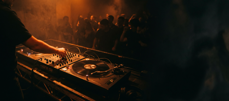 TAKEOVER: Dein Mix läuft bei uns im Radio